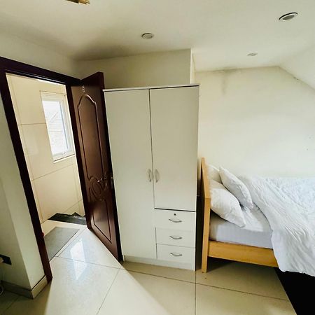 The Great Falcon Accommodation ลอนดอน ภายนอก รูปภาพ