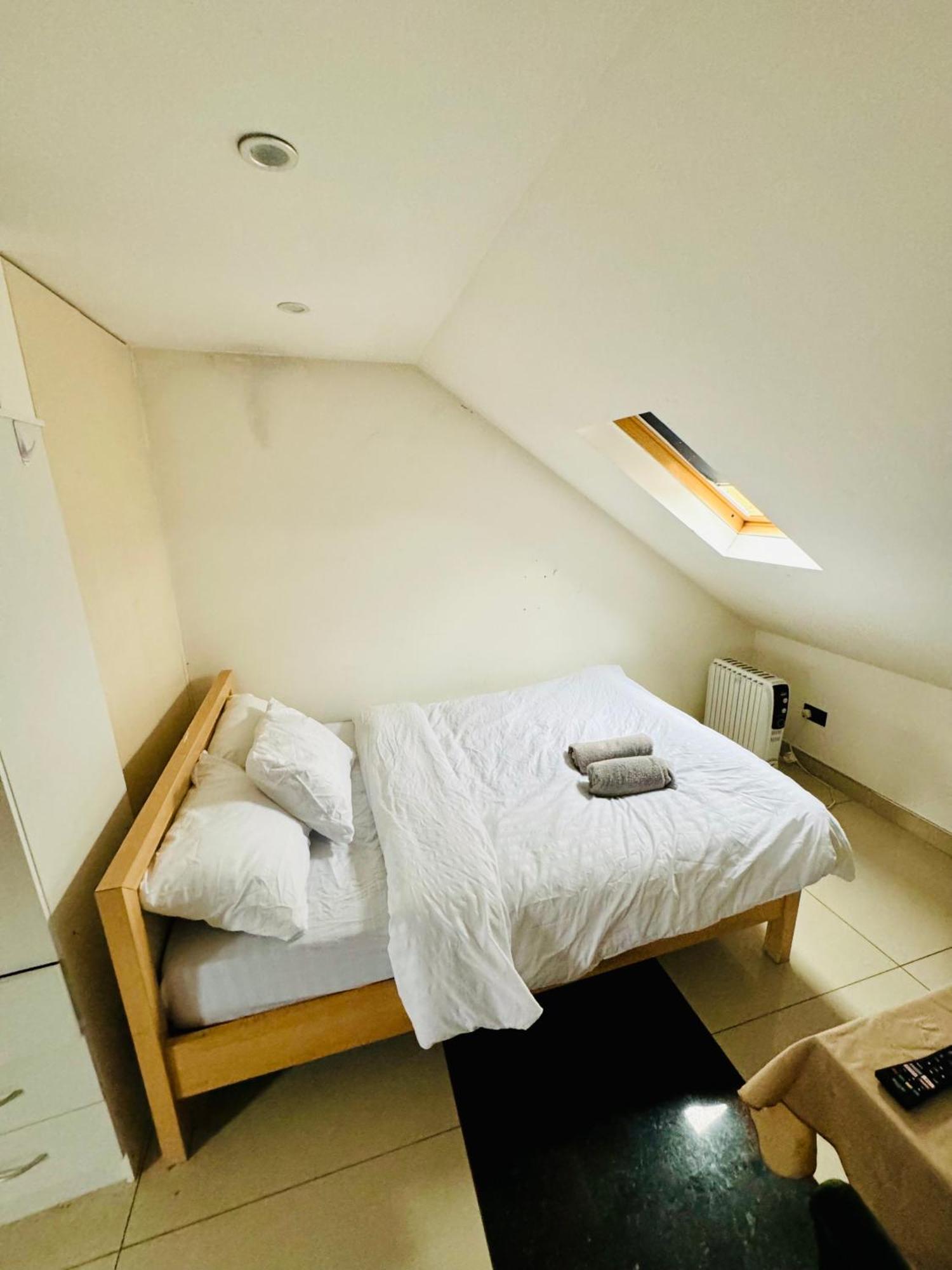 The Great Falcon Accommodation ลอนดอน ภายนอก รูปภาพ