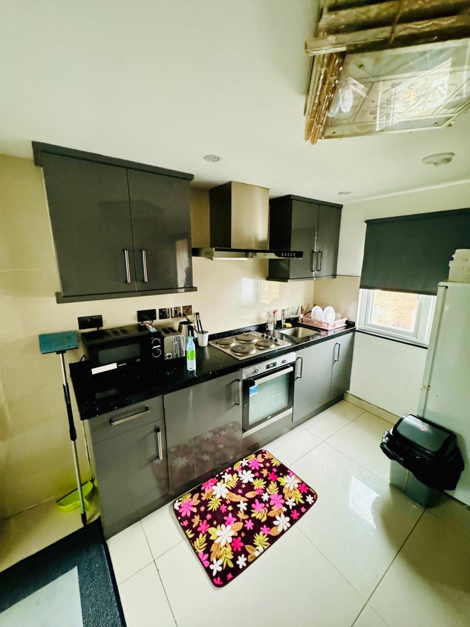 The Great Falcon Accommodation ลอนดอน ภายนอก รูปภาพ