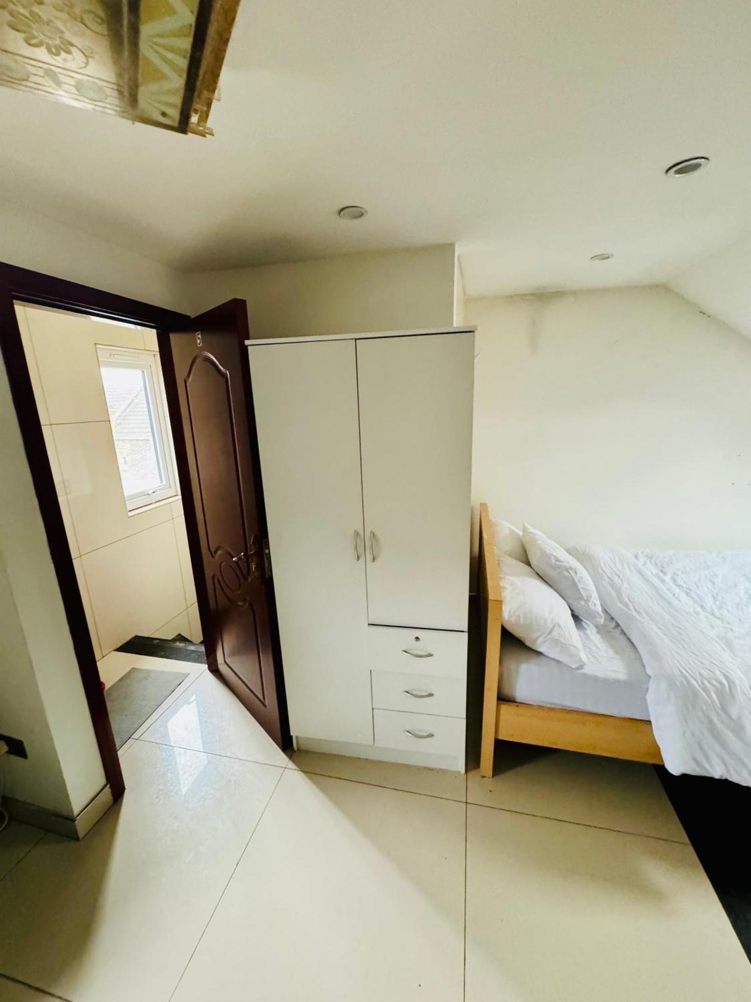 The Great Falcon Accommodation ลอนดอน ภายนอก รูปภาพ