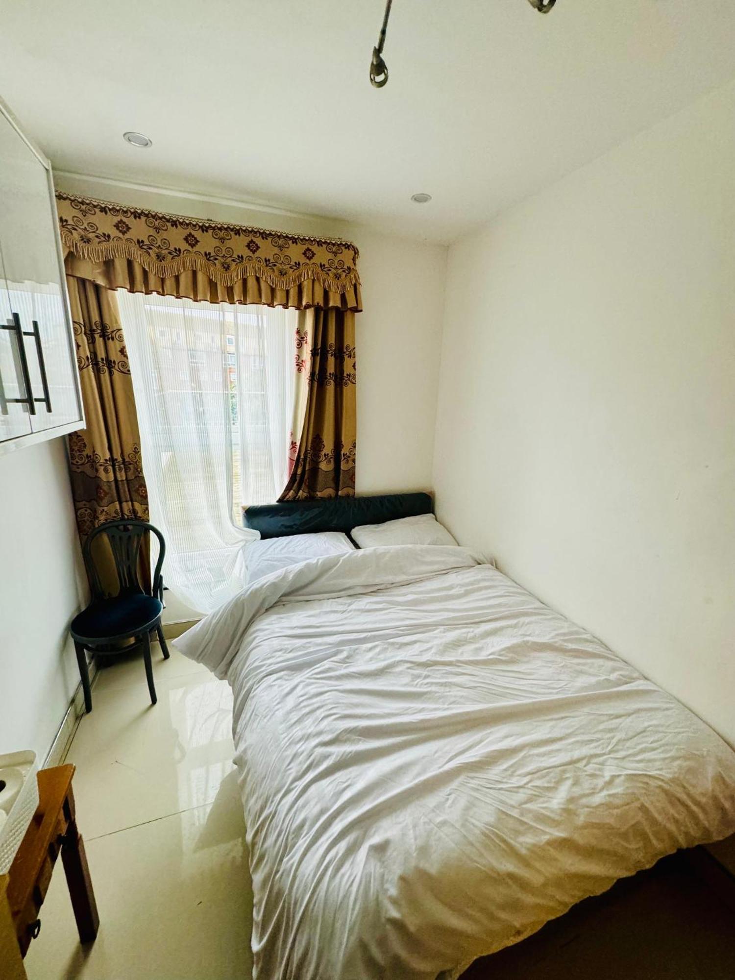 The Great Falcon Accommodation ลอนดอน ภายนอก รูปภาพ