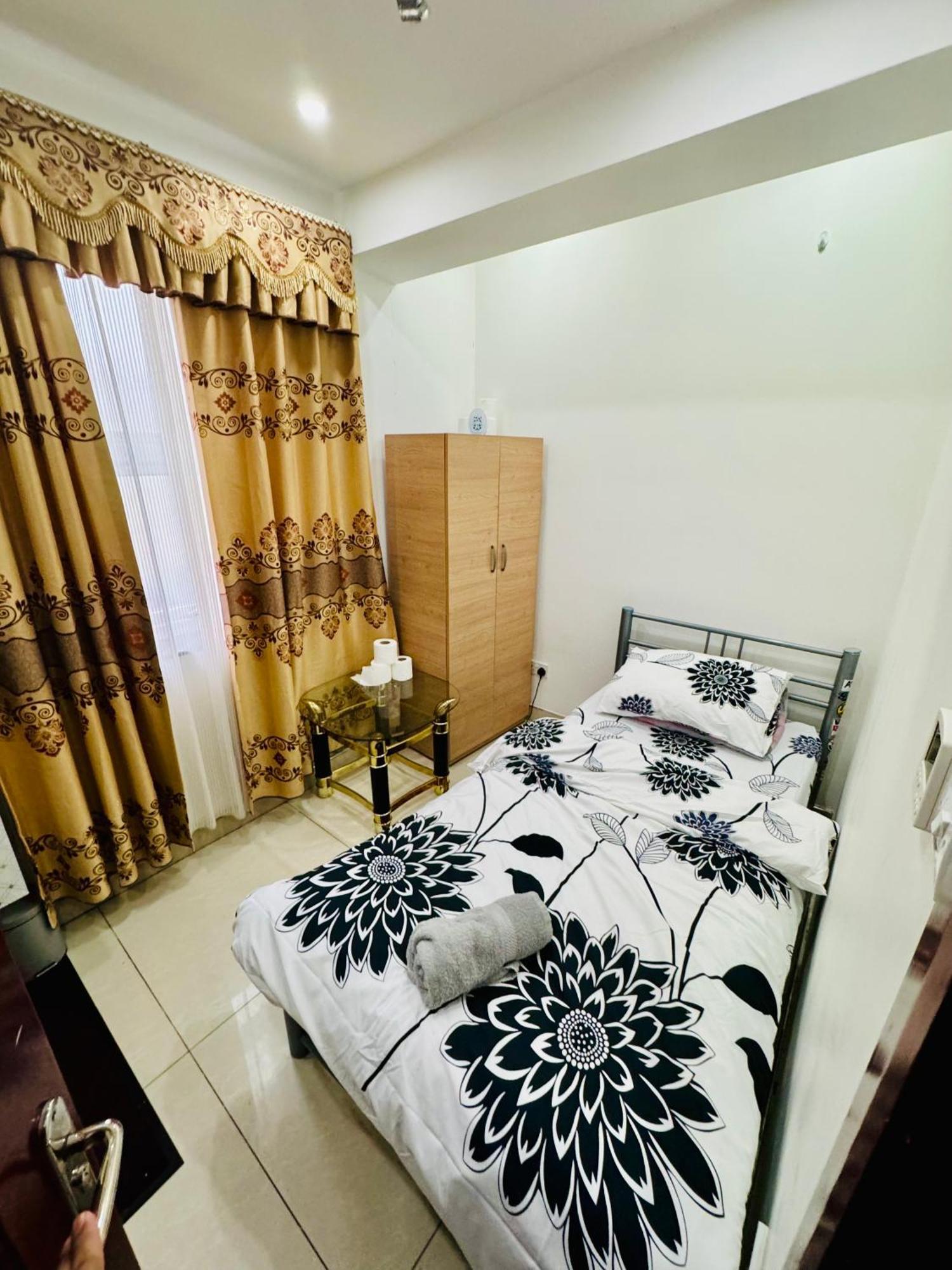 The Great Falcon Accommodation ลอนดอน ภายนอก รูปภาพ