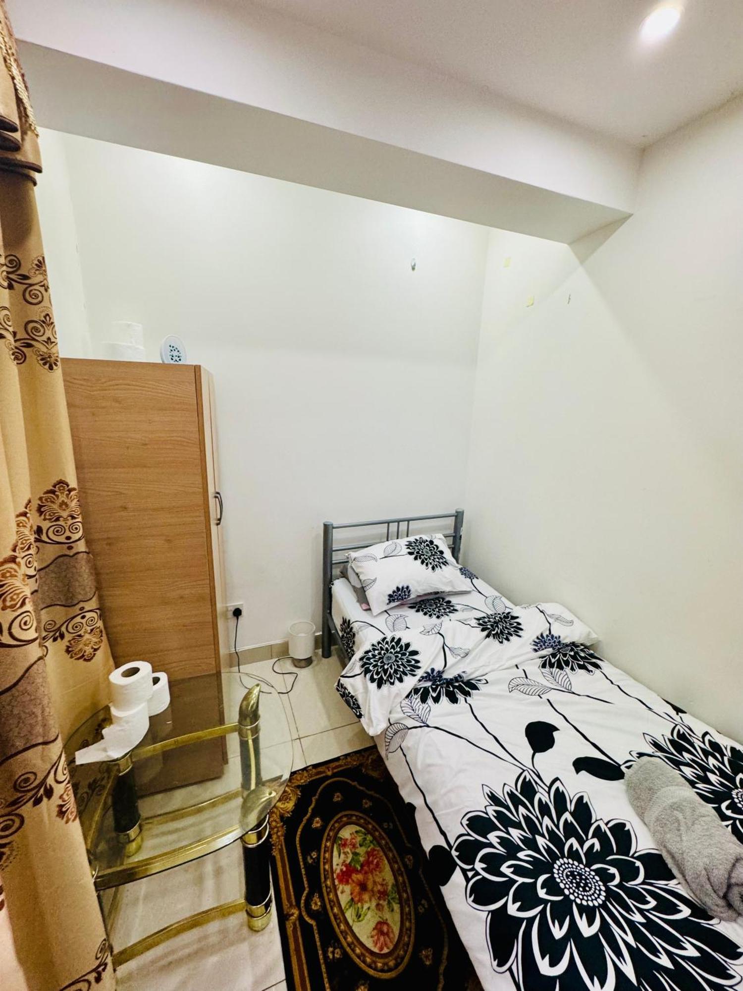 The Great Falcon Accommodation ลอนดอน ภายนอก รูปภาพ