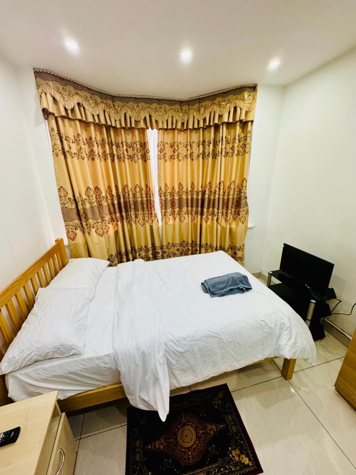 The Great Falcon Accommodation ลอนดอน ภายนอก รูปภาพ