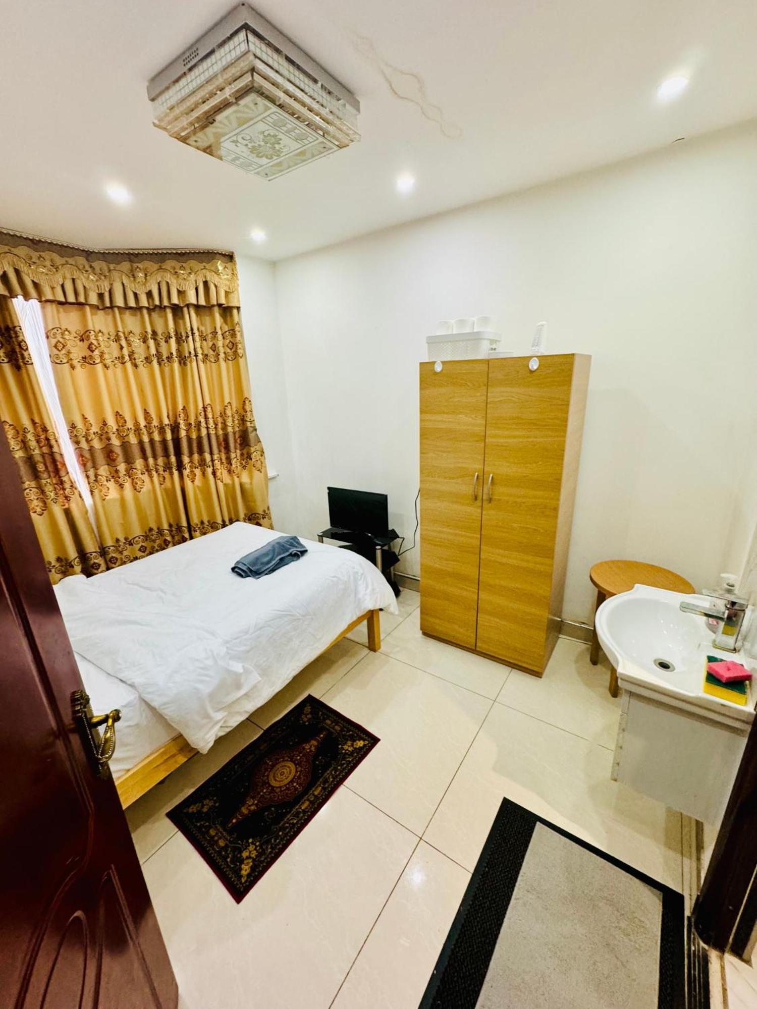 The Great Falcon Accommodation ลอนดอน ภายนอก รูปภาพ