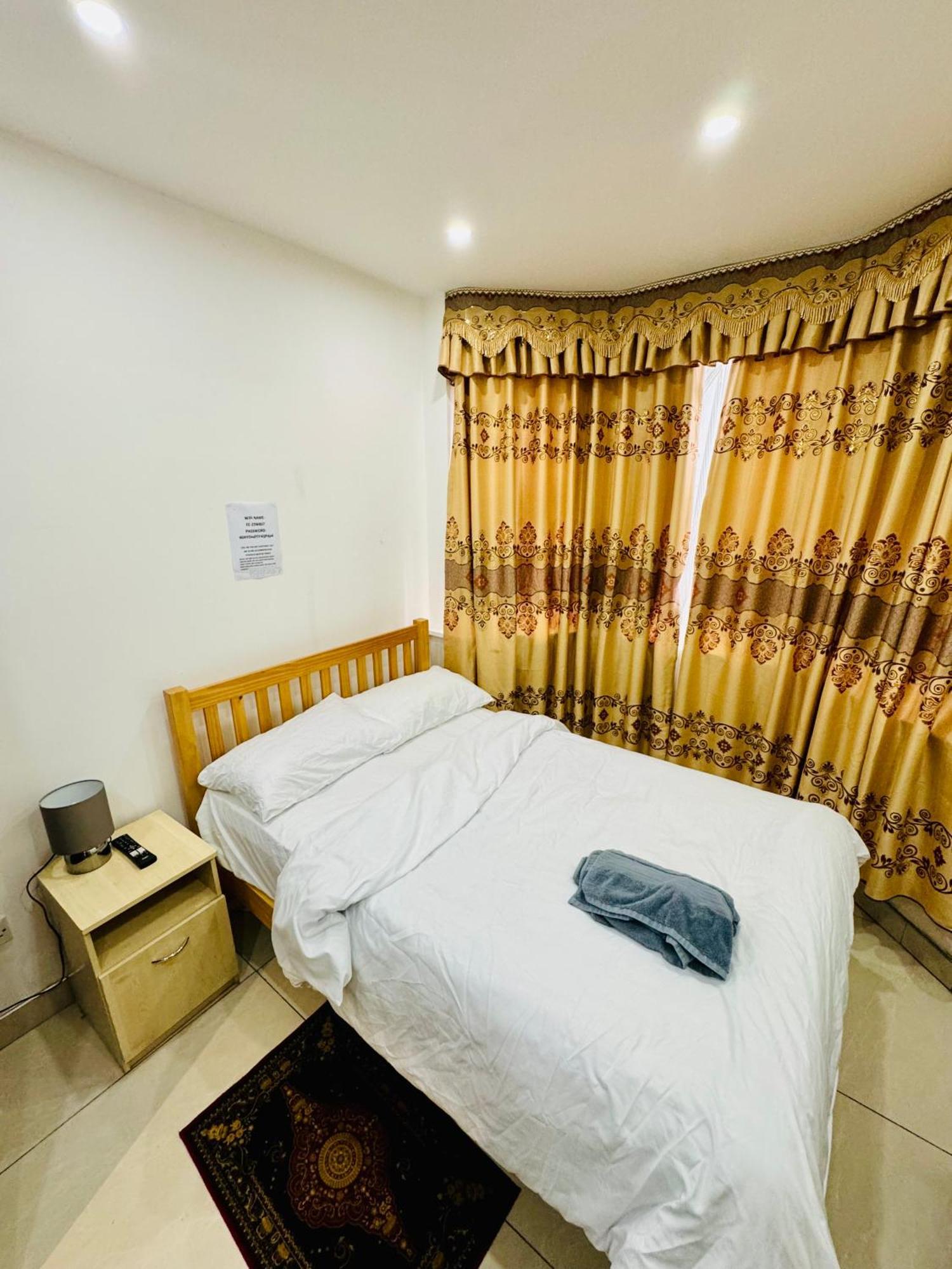 The Great Falcon Accommodation ลอนดอน ภายนอก รูปภาพ